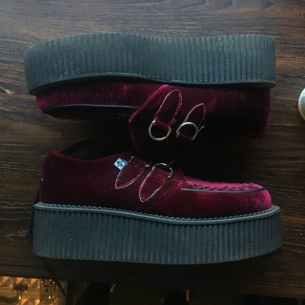 LIKE NEW TUK VELVET CREEPERS